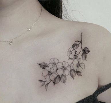 senos pecho rosas flores tatuajes para mujer|Tatuajes De Rosa En El Pecho Para Mujeres